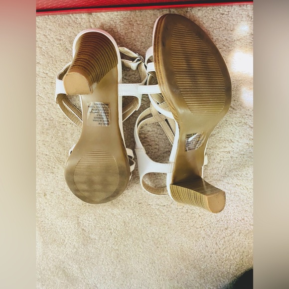 SO Soboche, White Open Toe Strap Shoe, 3”heel, 9M - Picture 2 of 3